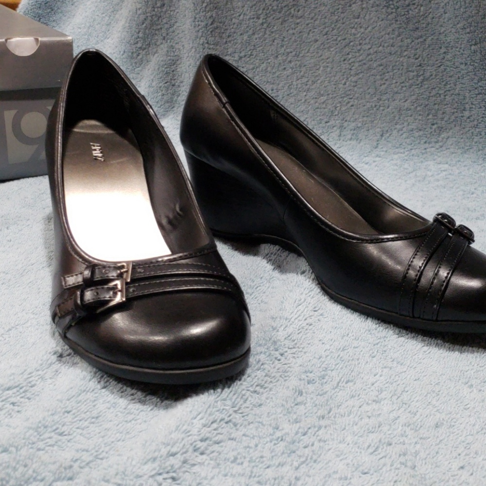 Apt 9 Wedge Heel Black Size 7.5